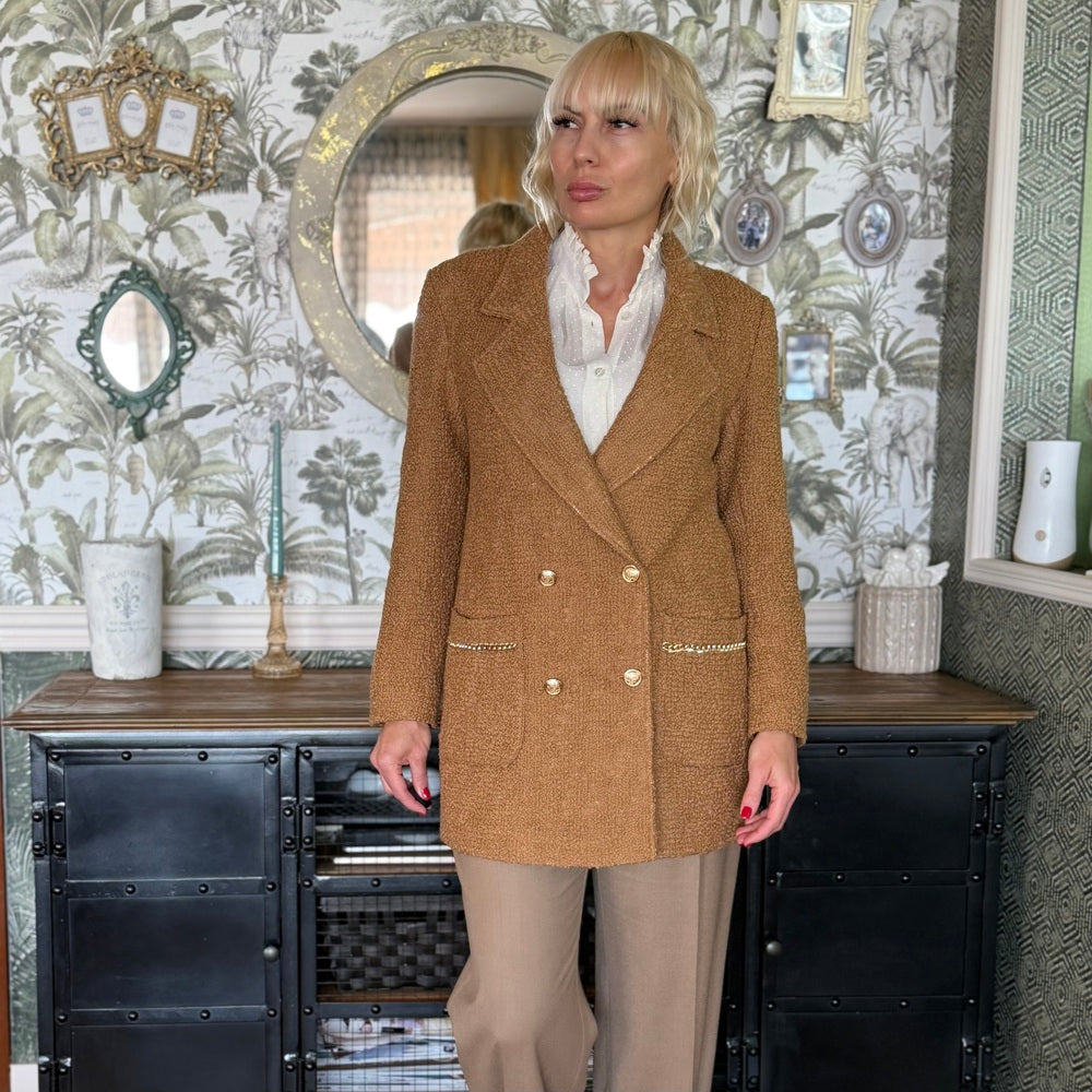 Елегантно бежово сако от букле AGGATA