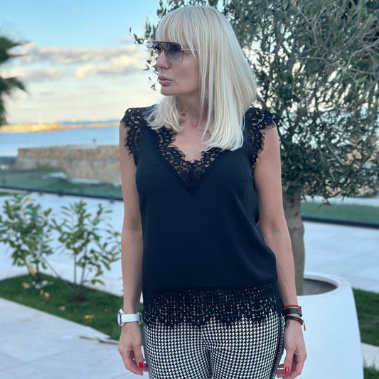 Дамски черен широк потник с дантела AGGATA