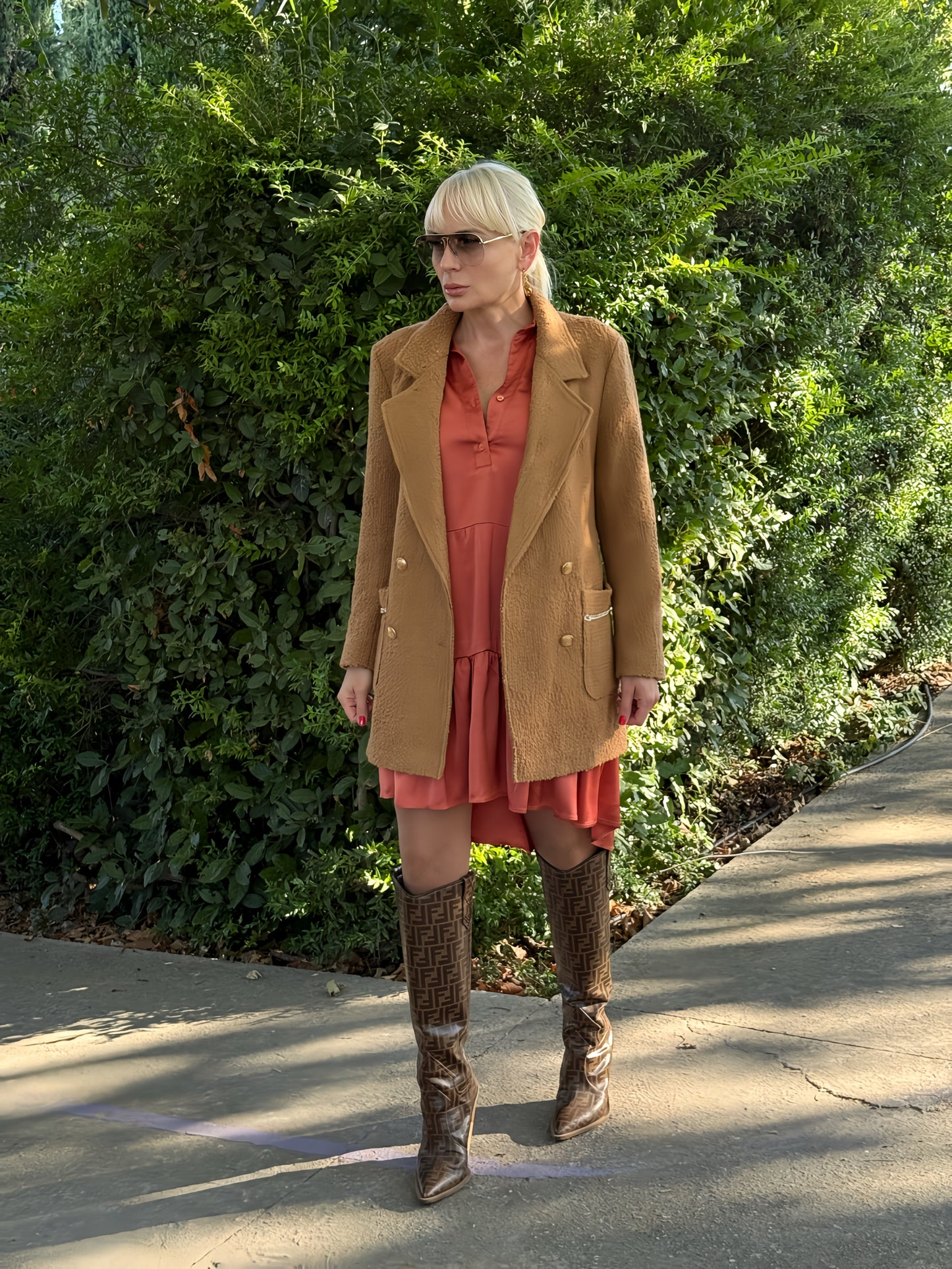 Елегантно бежово сако от букле AGGATA